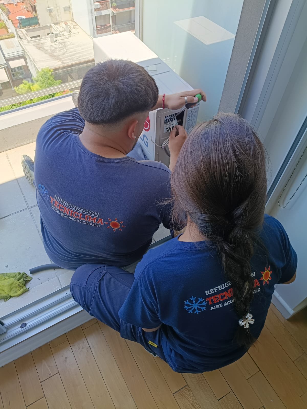 Trabajo de instalación y refrigeración por Tecniclima